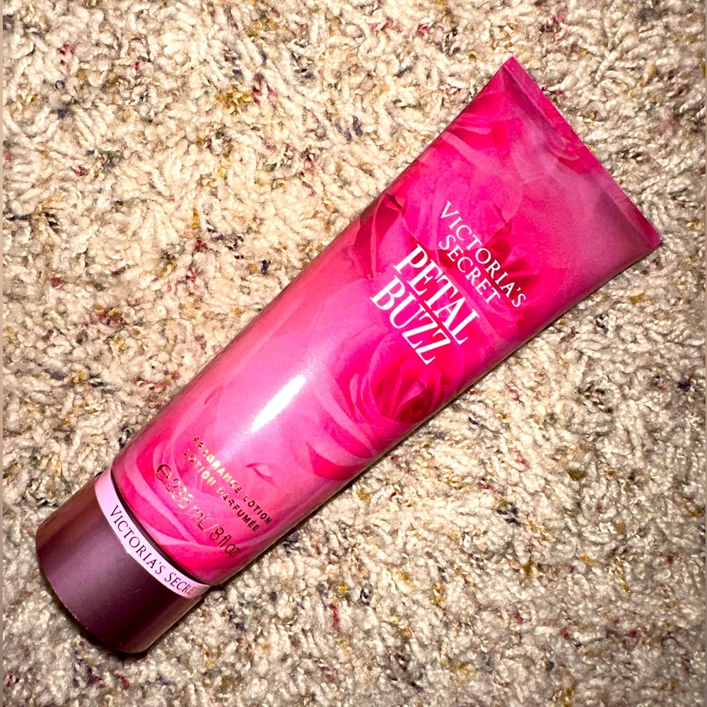 NWT Victoria secret petal buzz lotion ✨💕🫶🏻